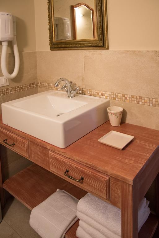 B&B La Dimora Del Garda Sirmione Værelse billede